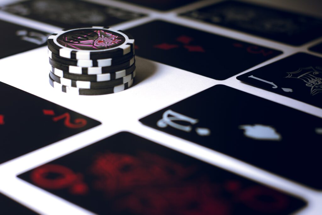 jeux d'argent cartes de poker et jeton de poker